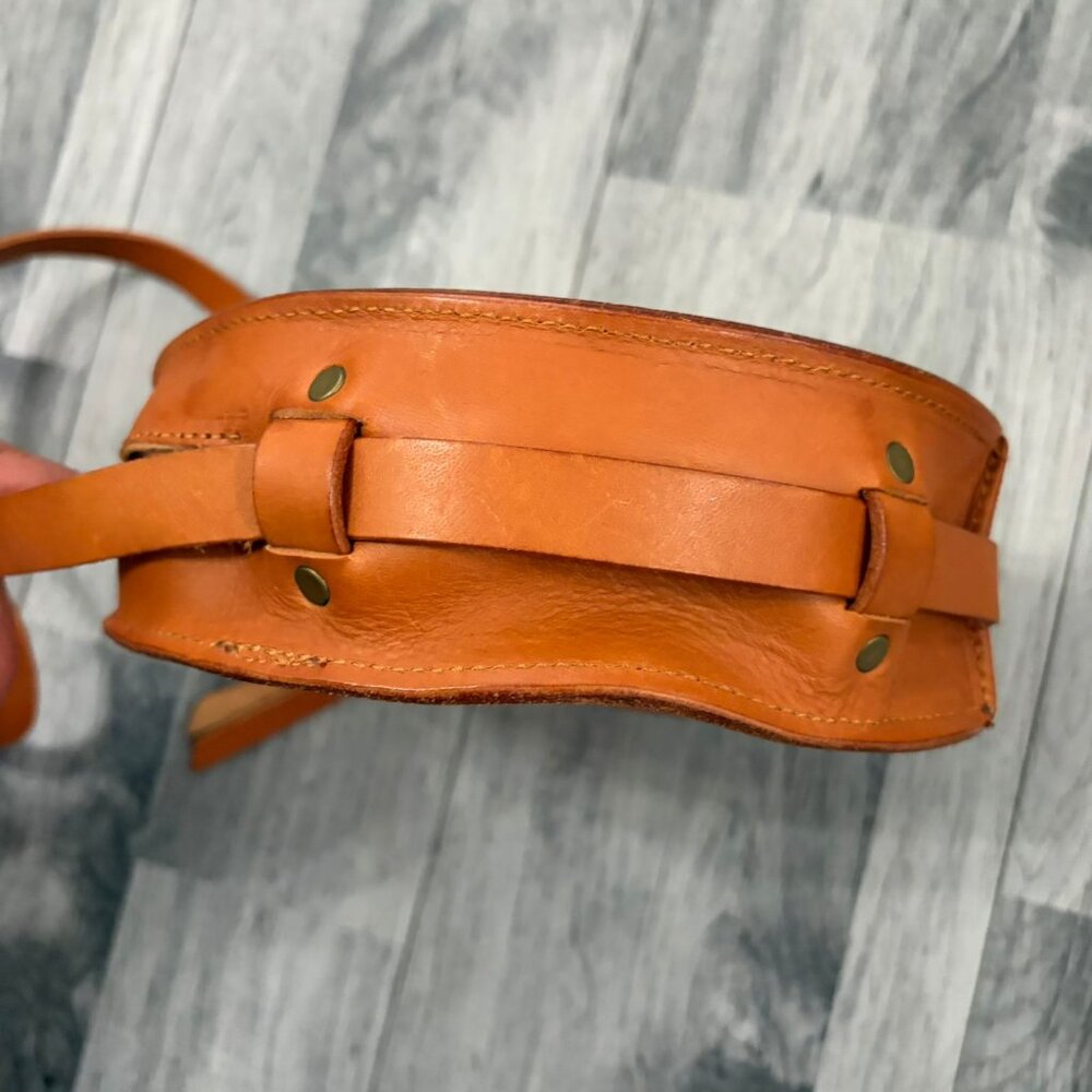 Sara Barner Cognac Leather Round Crossbody Zip Bag - Picture 8 of 8